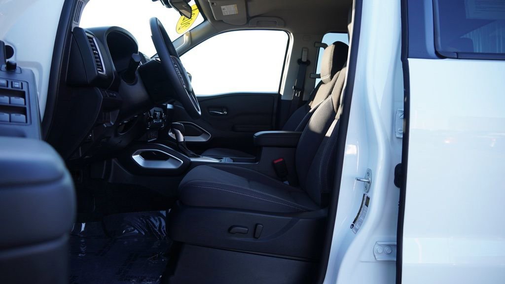 Used 2024 Nissan Frontier SV w/ Technology Package image 11