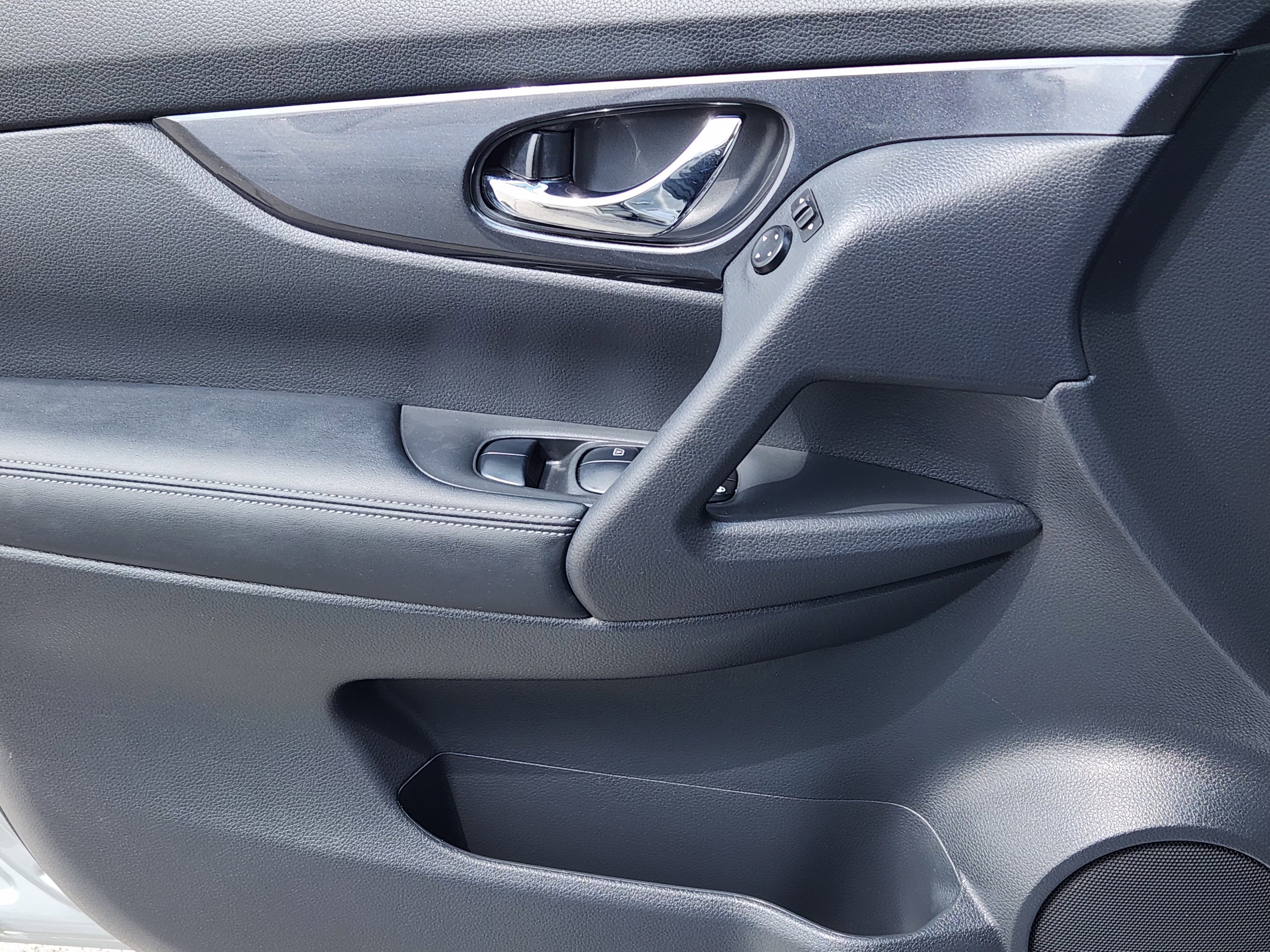 Used 2019 Nissan Rogue SV FWD image 24