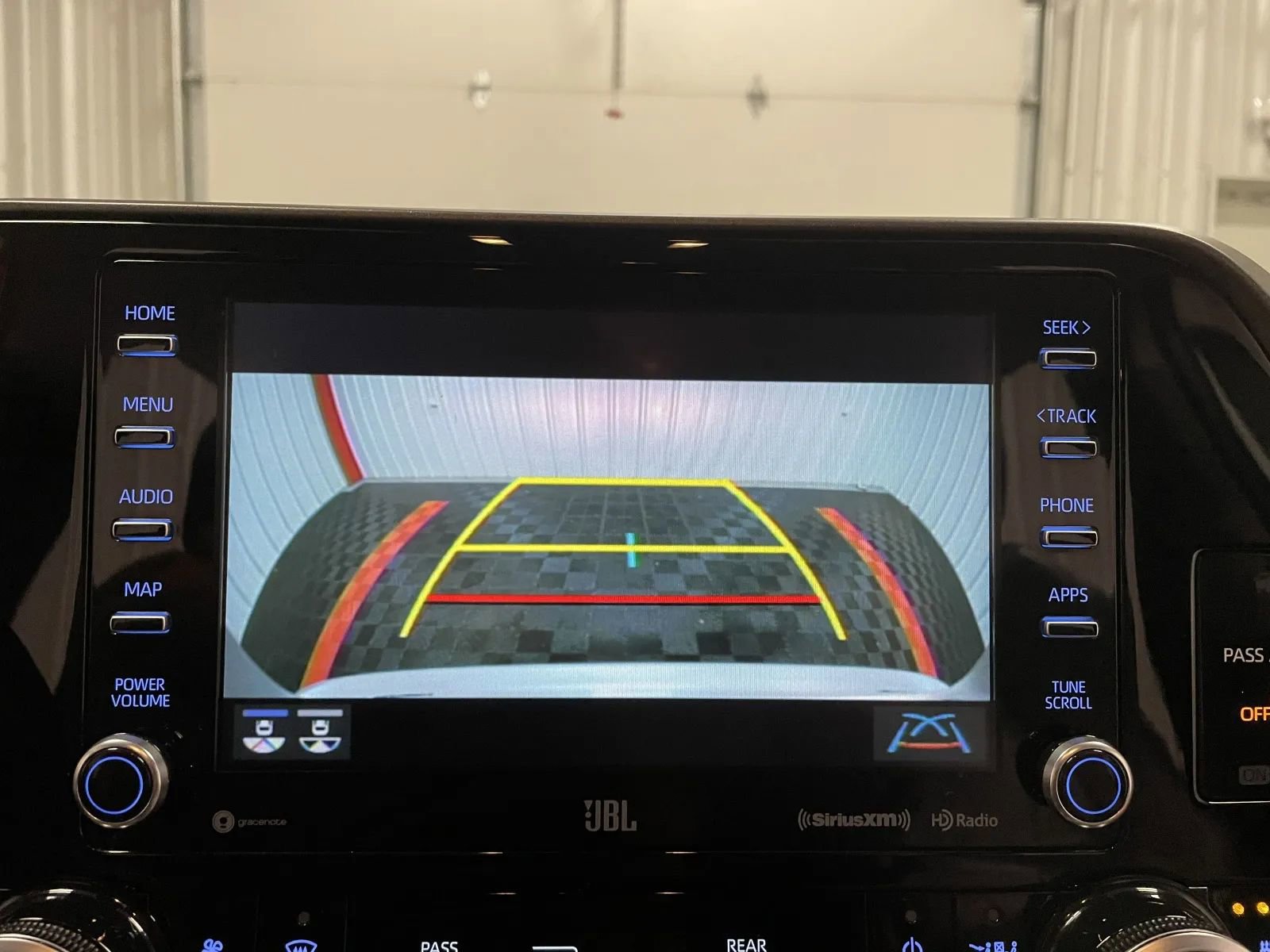 Used 2020 Toyota Highlander Limited image 32