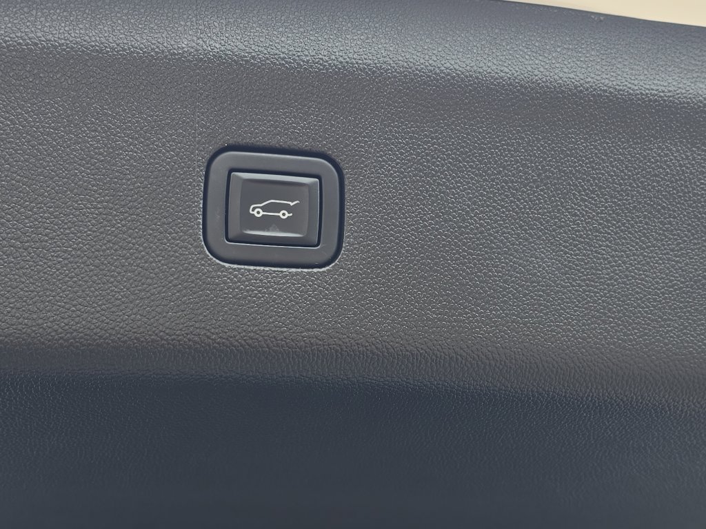 Used 2024 Buick Enclave Premium image 11