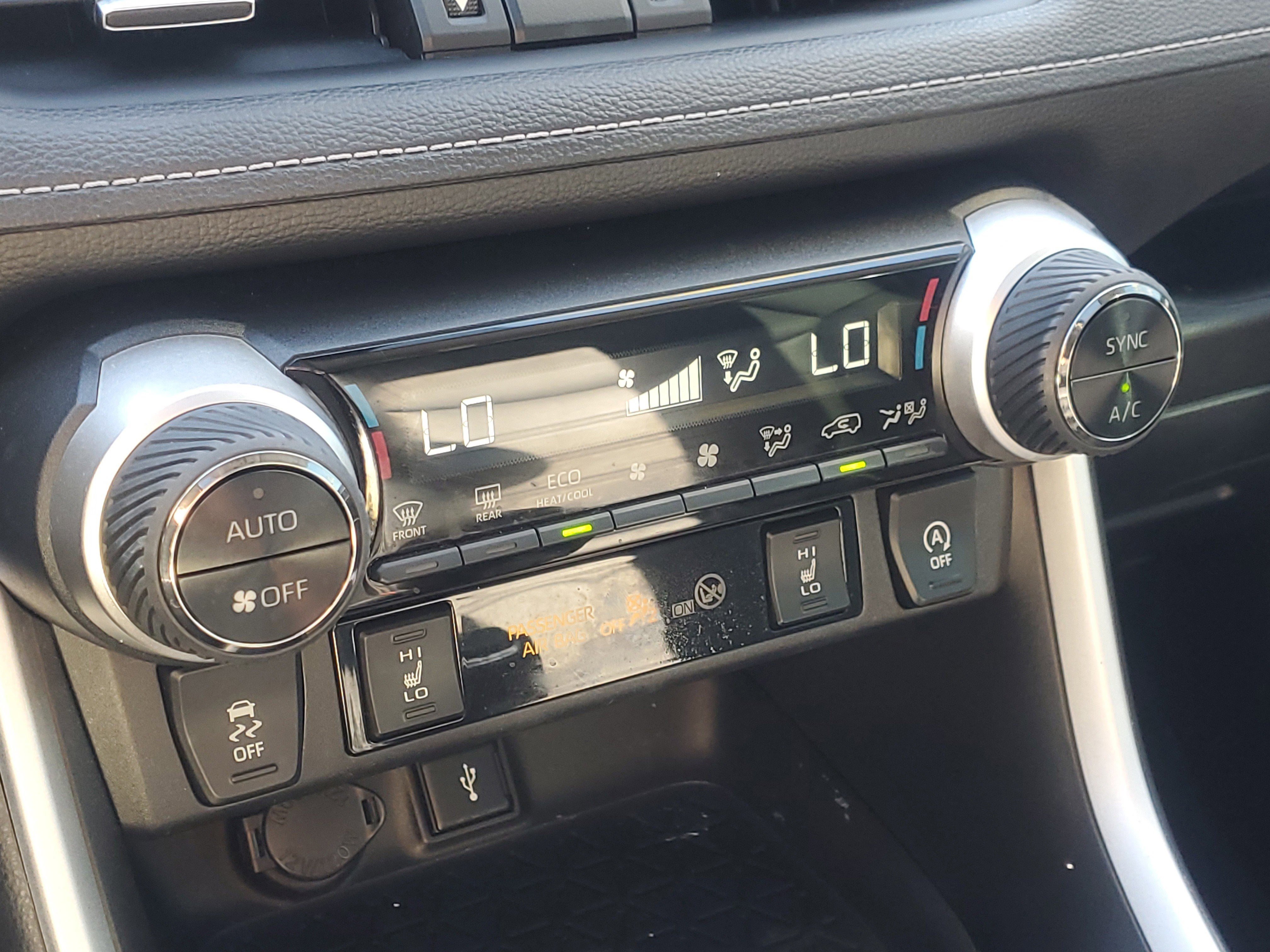 Used 2021 Toyota RAV4 XLE Premium image 30