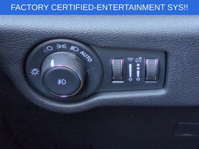 Certified 2023 Chrysler Pacifica Limited w/ Uconnect Theater Family Group FWD image 19