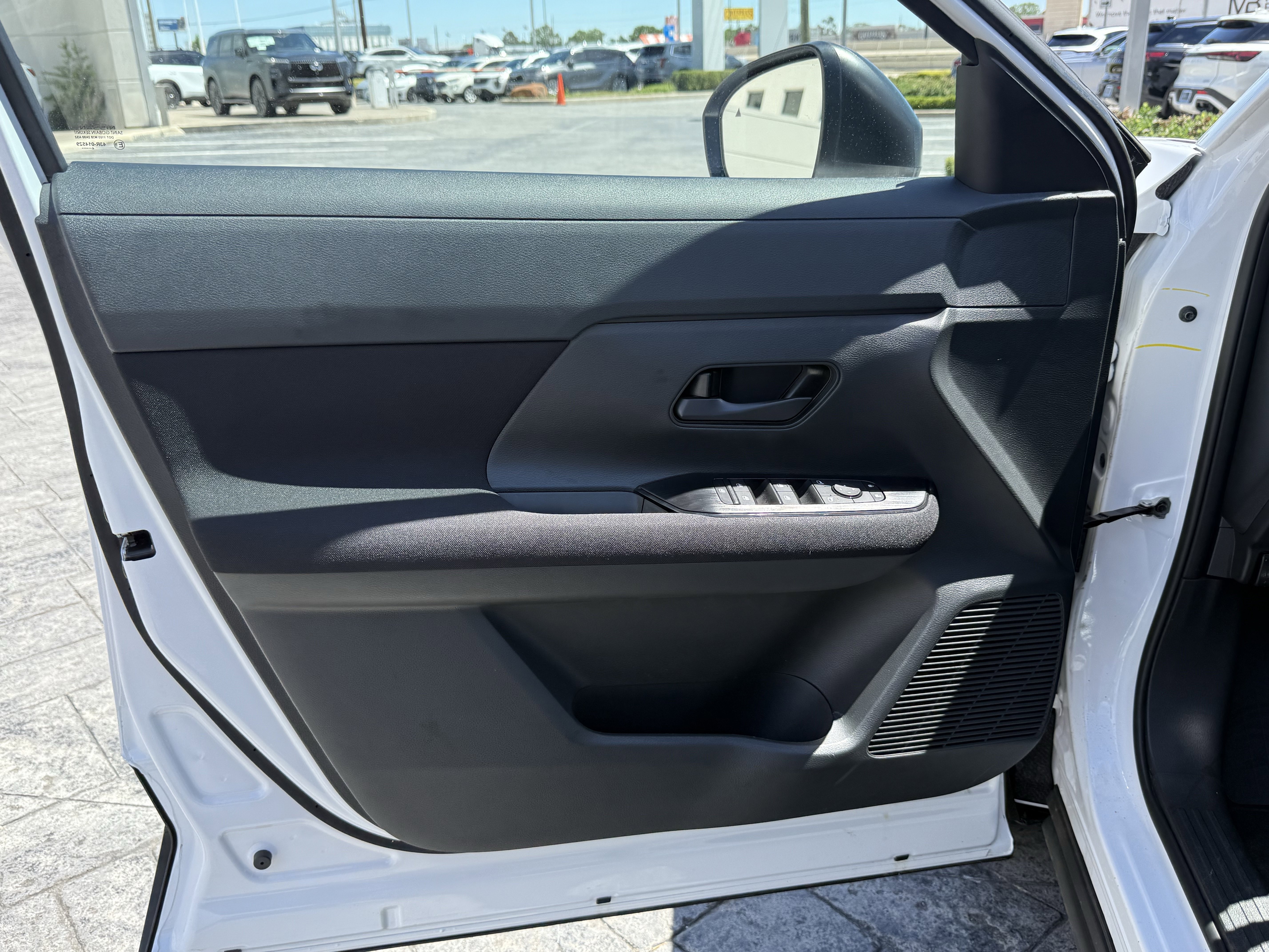 Used 2025 Nissan Kicks S image 7