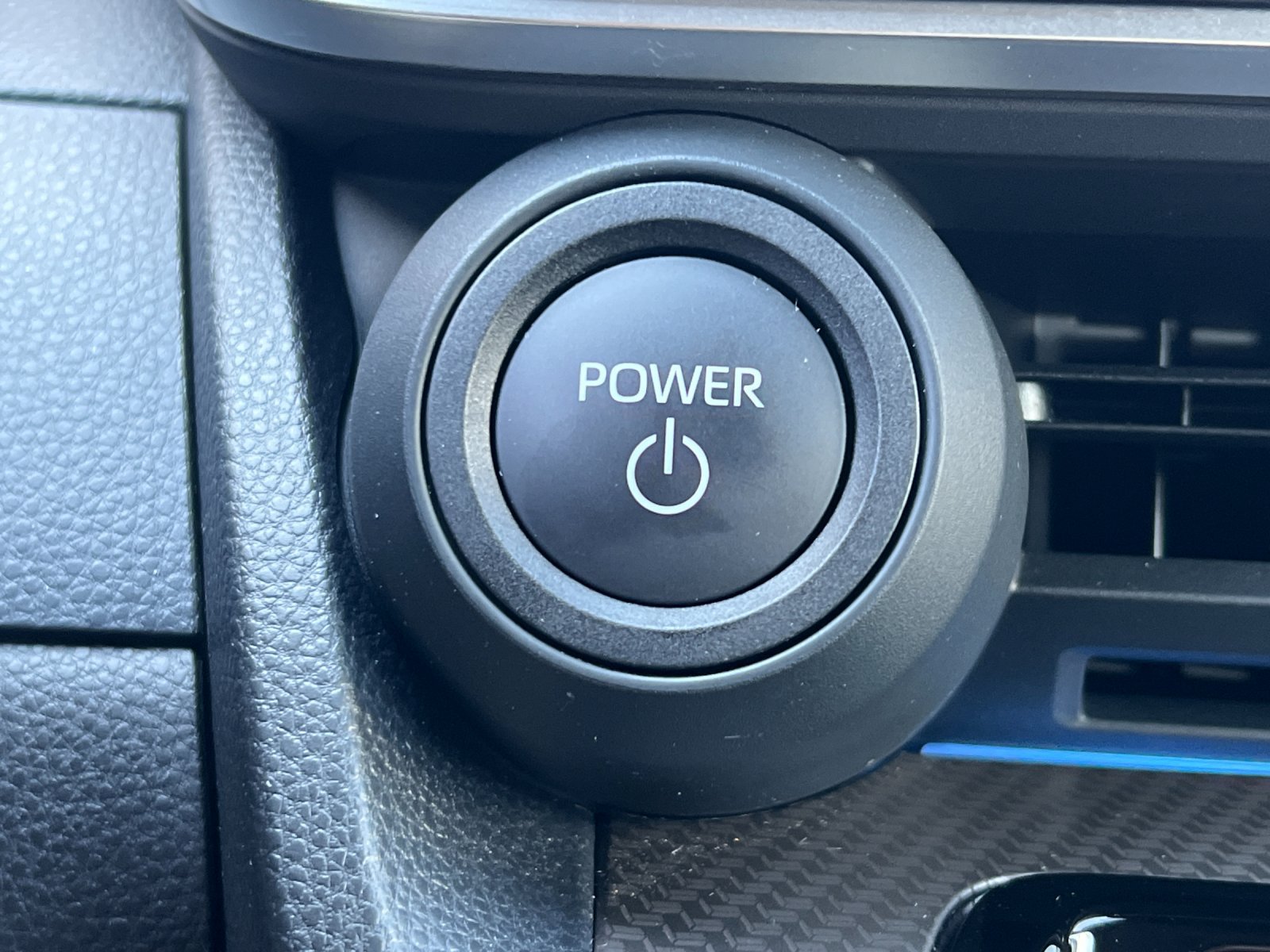 Used 2024 Toyota Prius XLE FWD image 21