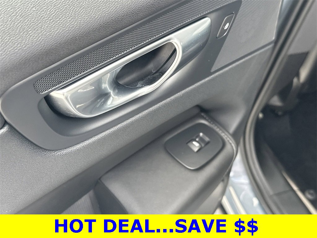 Used 2023 Volvo XC60 B5 Plus image 13