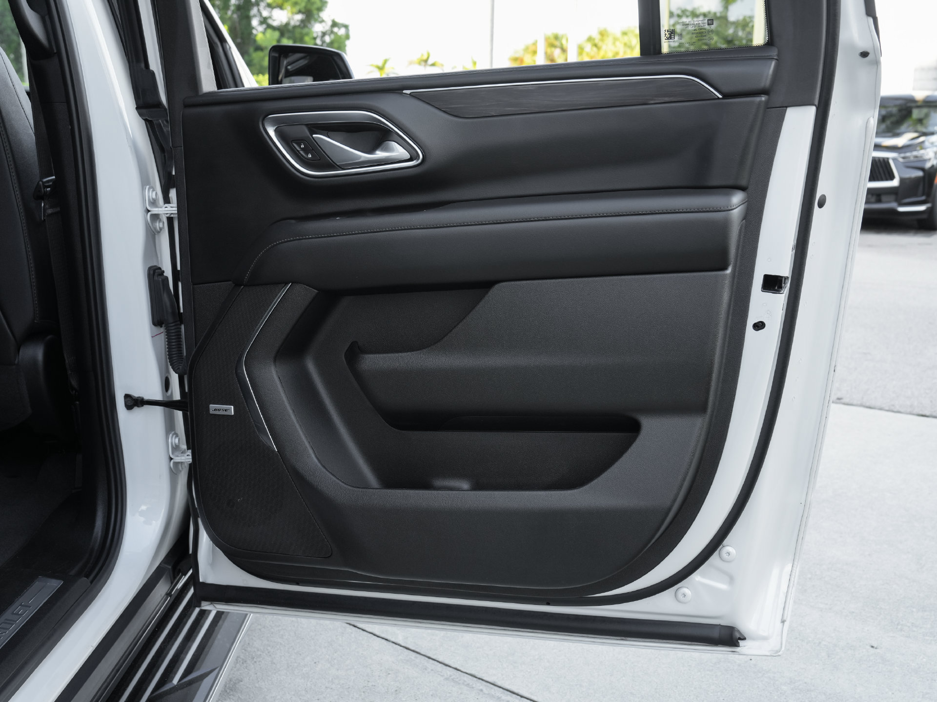 Used 2024 Chevrolet Suburban LT RWD image 35