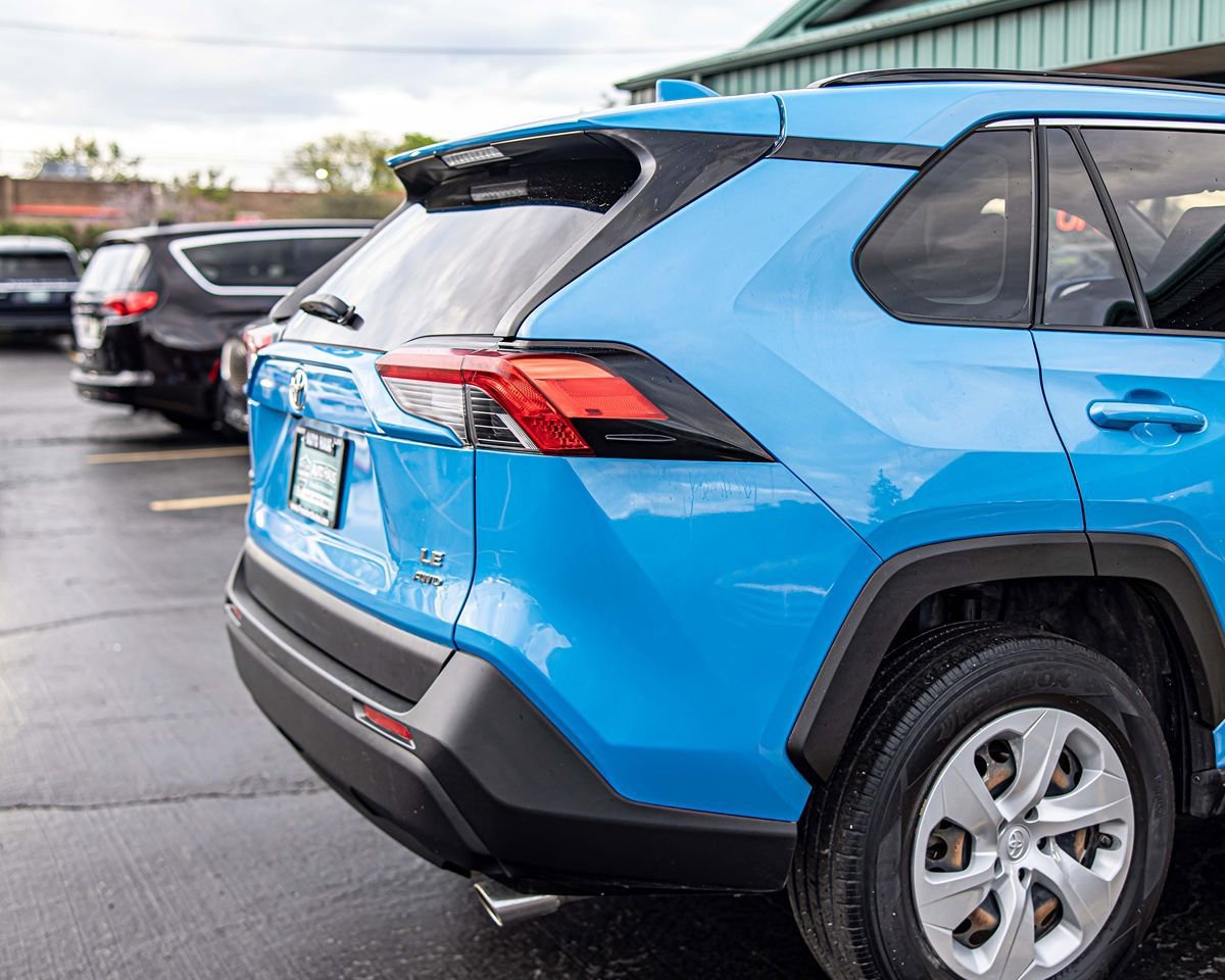 Used 2019 Toyota RAV4 LE w/ All Weather Liner Package AWD/4WD image 12