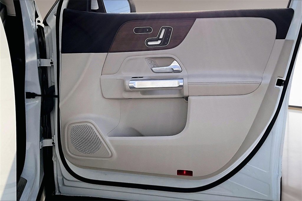 Used 2023 Mercedes-Benz GLB 250 w/ Premium Package image 26