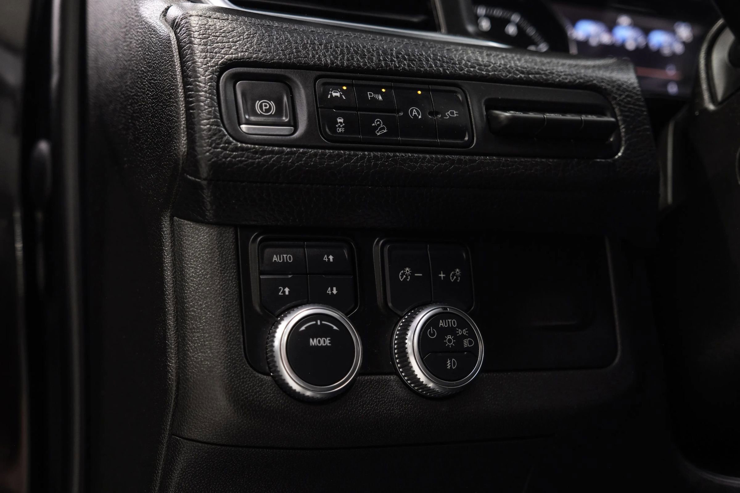 Used 2021 GMC Yukon Denali w/ Denali Premium Package image 32