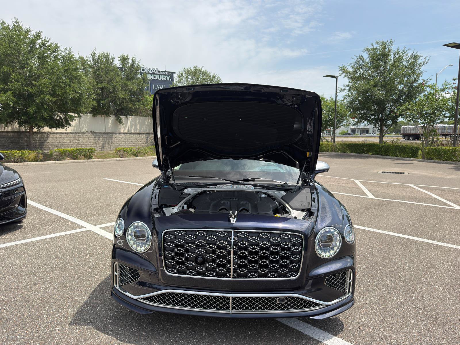 Used 2025 Bentley Flying Spur Plug-In Hybrid AWD/4WD image 9