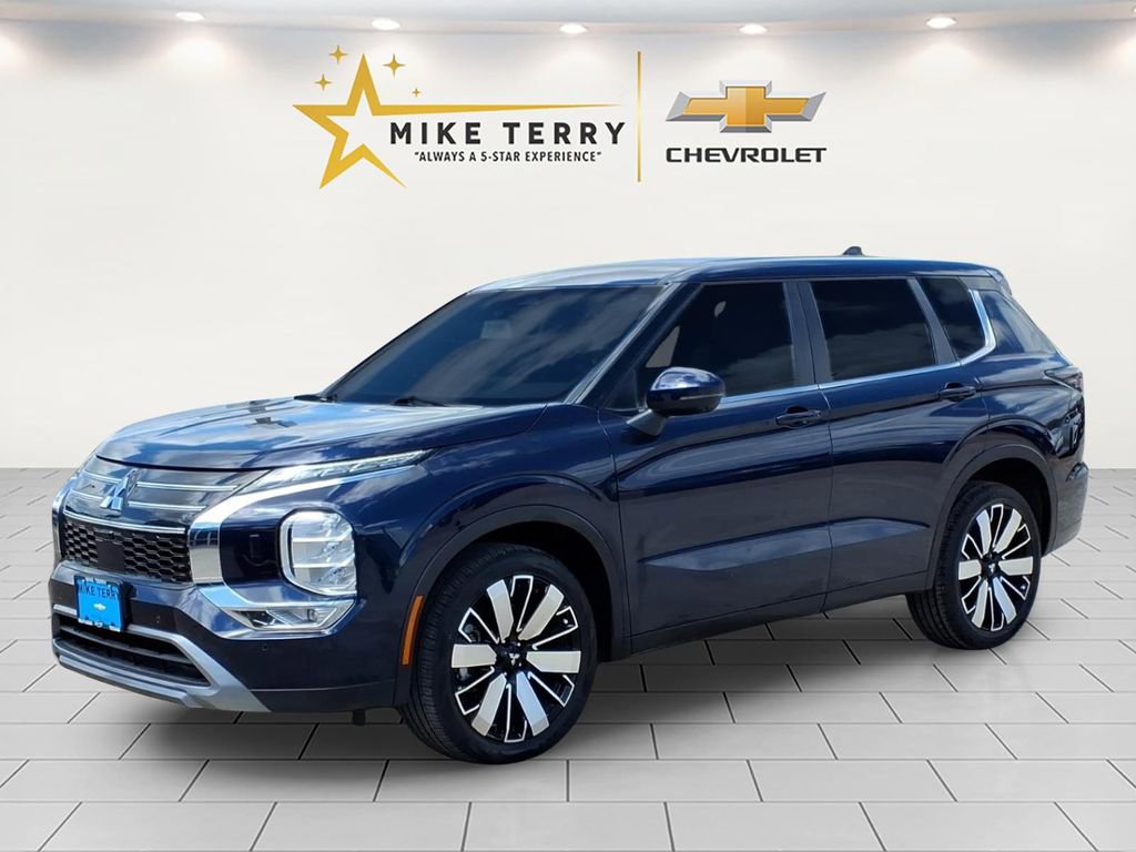 Used 2025 Mitsubishi Outlander SE image 1