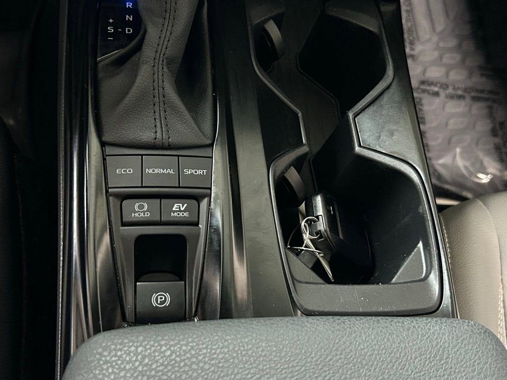 Used 2025 Toyota Camry SE w/ Convenience Package FWD image 21