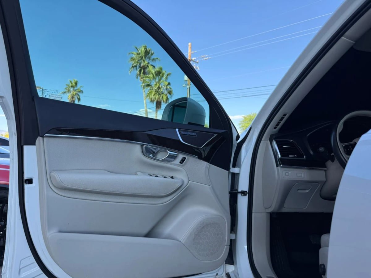 Used 2018 Volvo XC90 T6 Momentum w/ Convenience Package AWD/4WD image 36