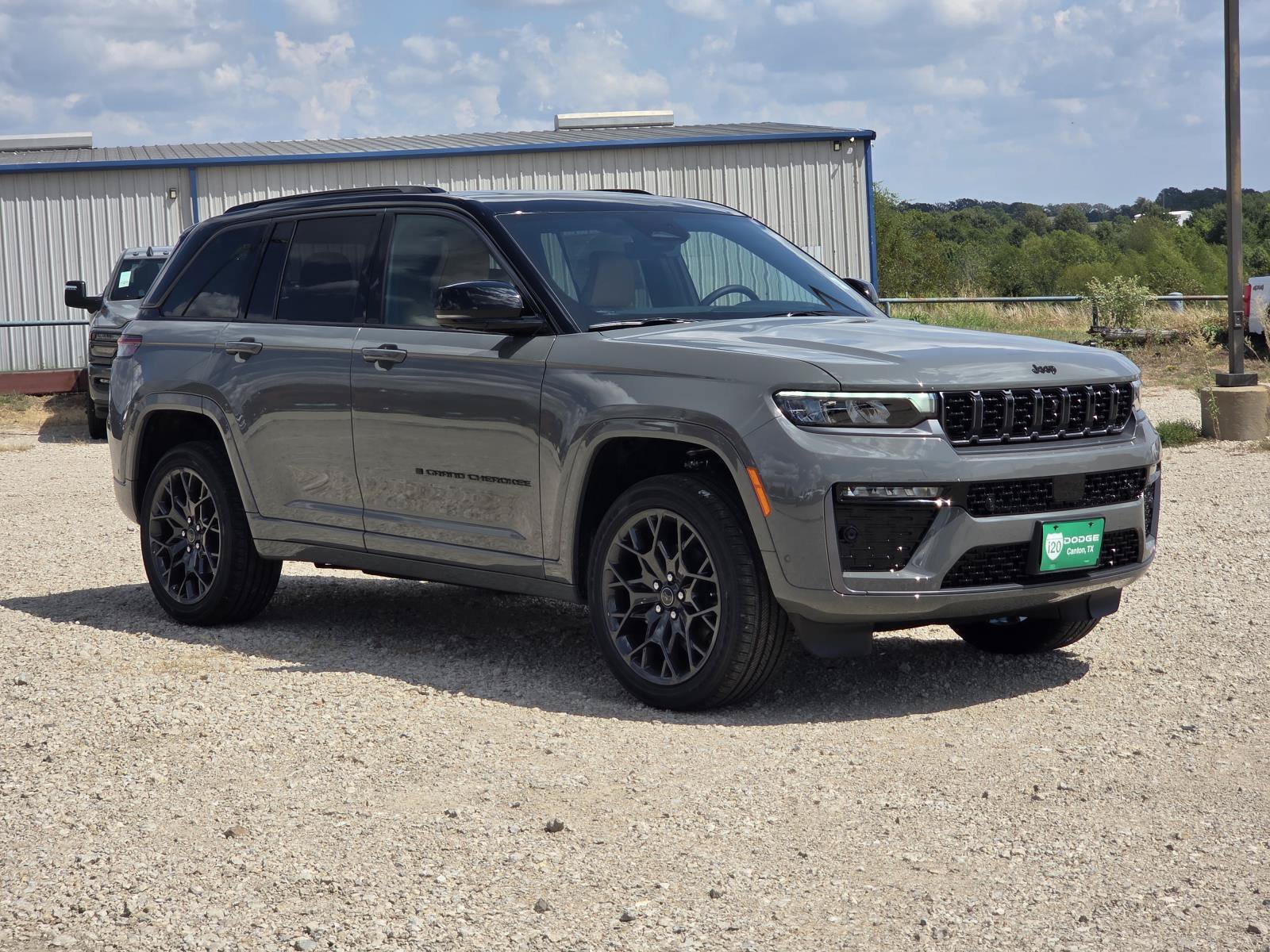 New 2027 Jeep Grand Cherokee Summit AWD/4WD image 2