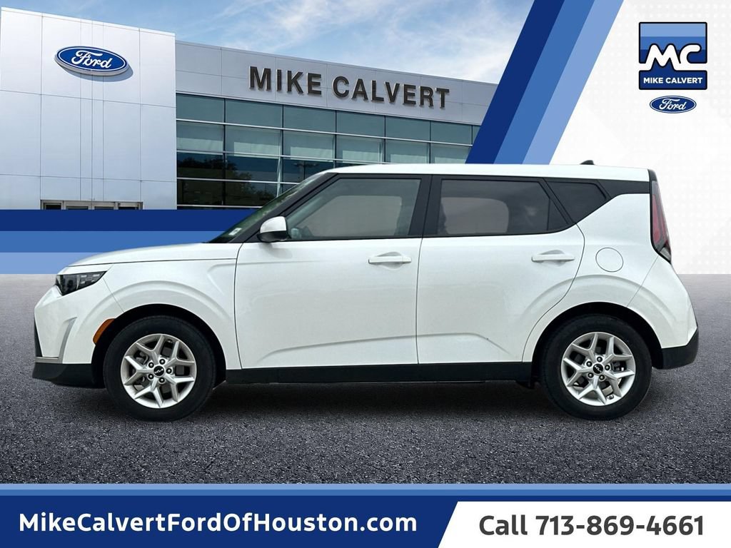Used 2025 Kia Soul LX w/ LX Technology Package FWD image 2