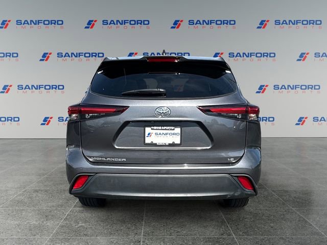 Used 2024 Toyota Highlander LE FWD image 4