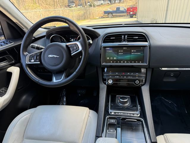 Used 2020 Jaguar F-PACE Prestige image 18
