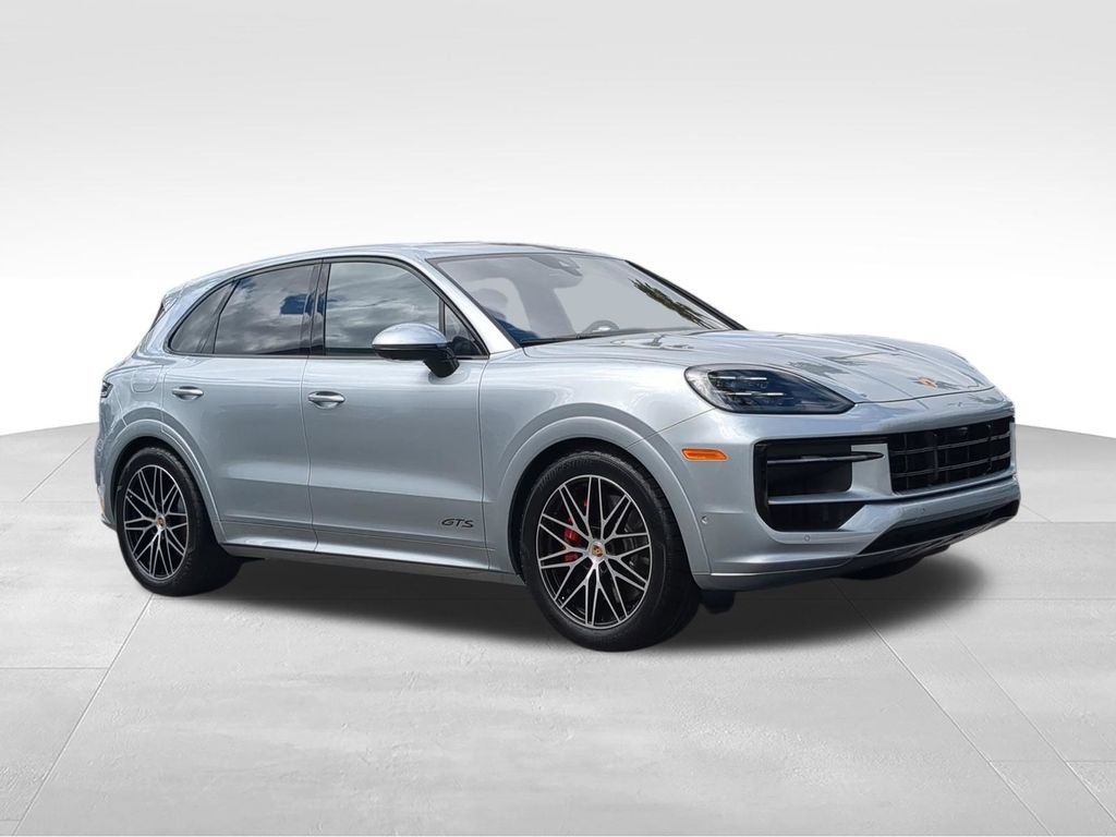 Used 2025 Porsche Cayenne GTS AWD/4WD image 2