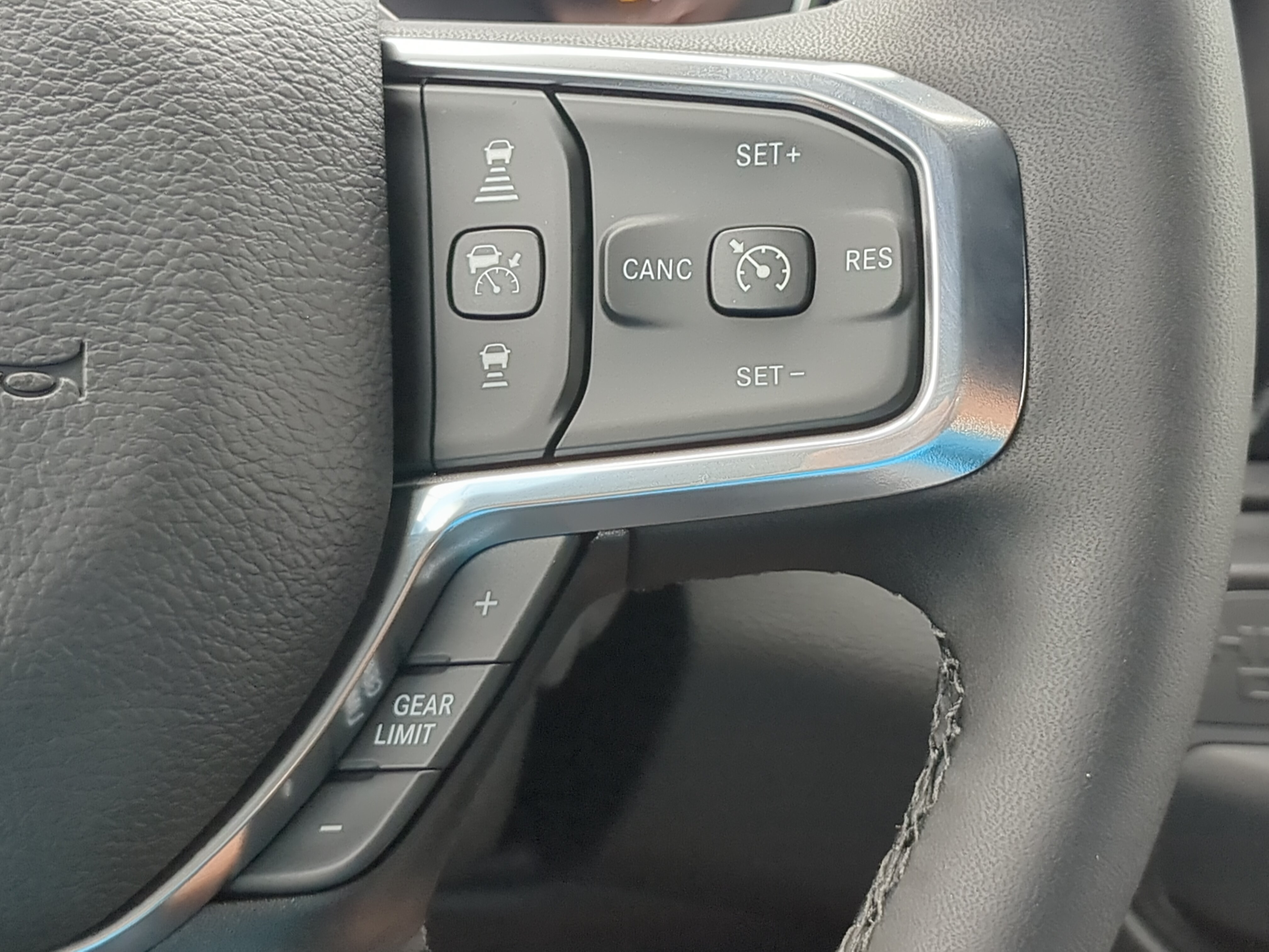 New 2026 RAM 2500 Laramie AWD/4WD image 25