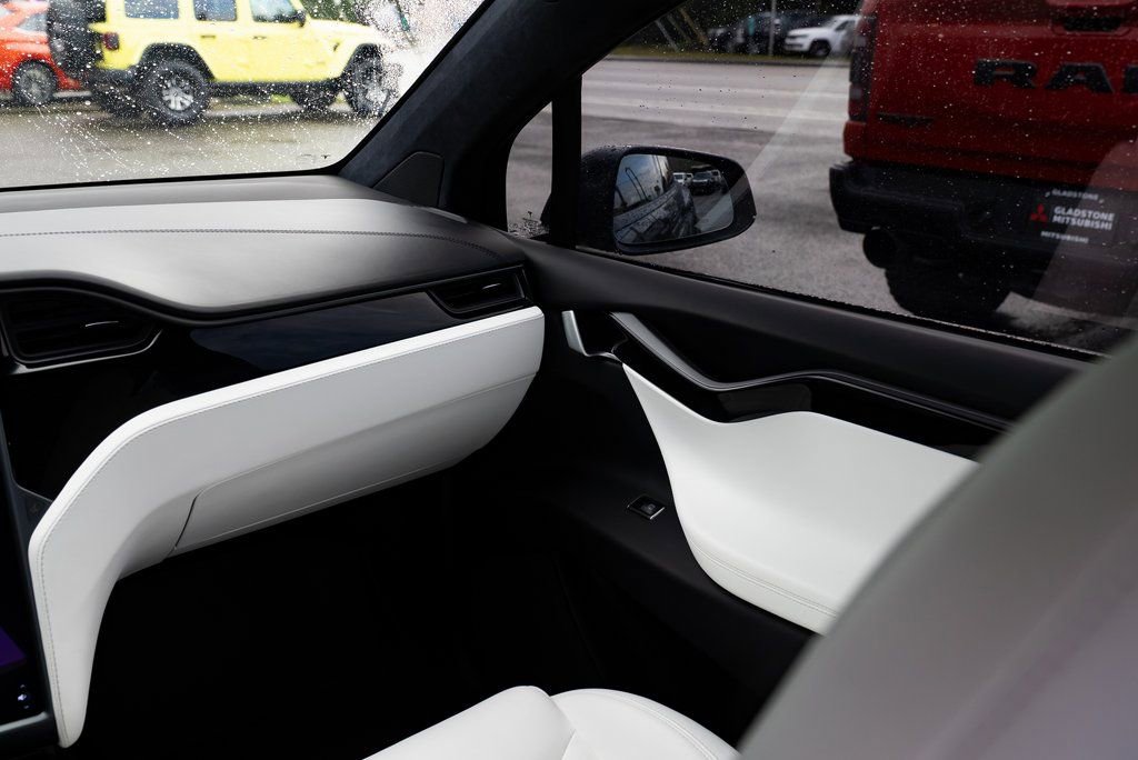 Used 2020 Tesla Model X Long Range image 10