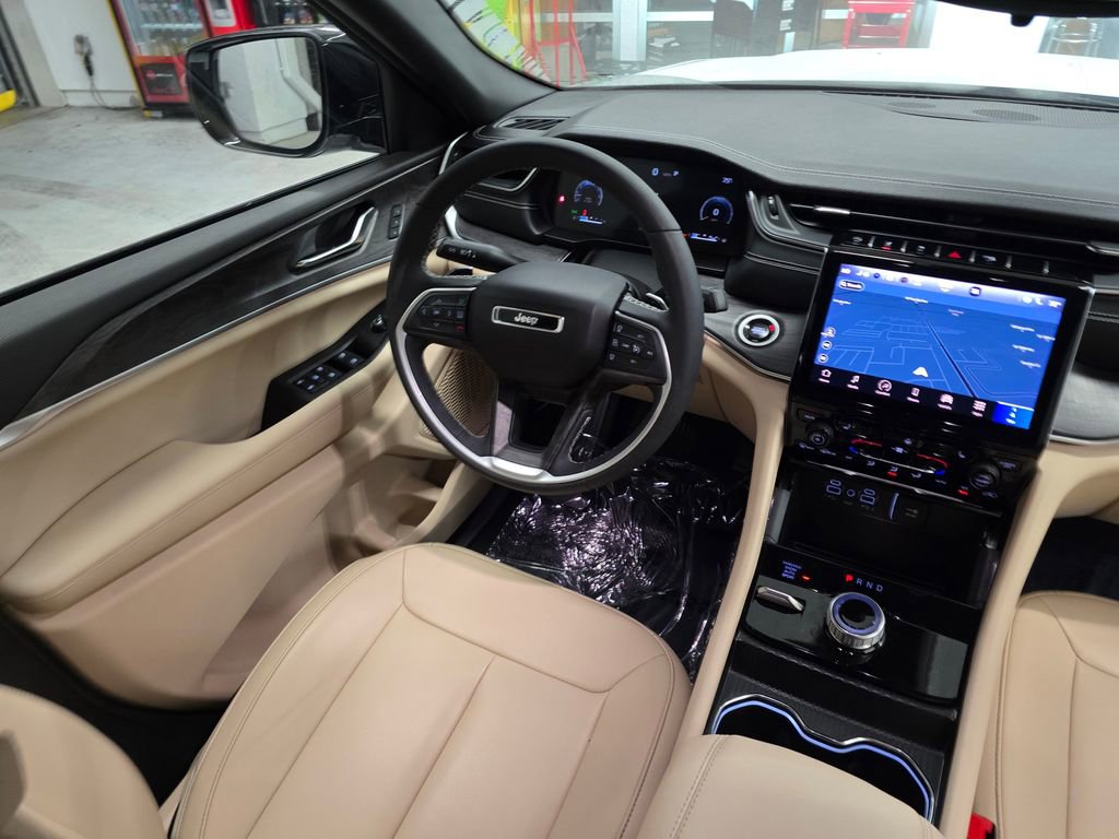 Certified 2024 Jeep Grand Cherokee L Limited AWD/4WD image 38