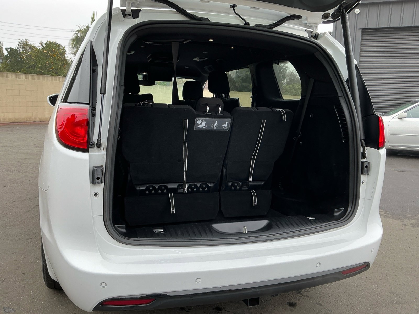 Used 2020 Chrysler Pacifica Touring w/ S Appearance Package image 26