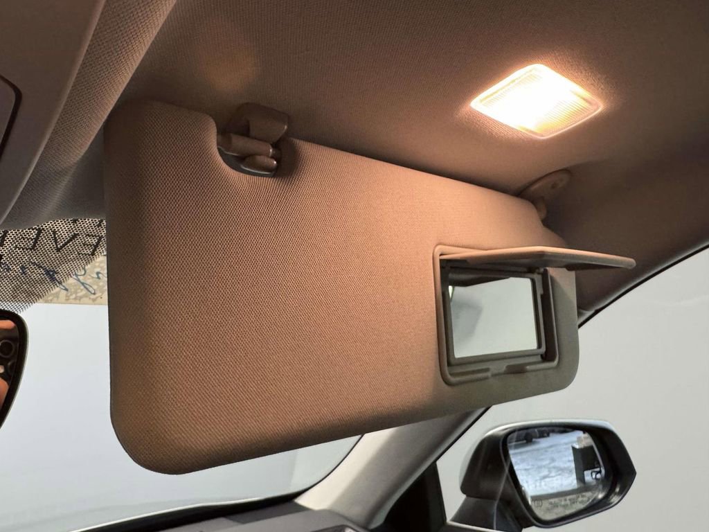 Used 2022 Toyota Highlander XLE image 29