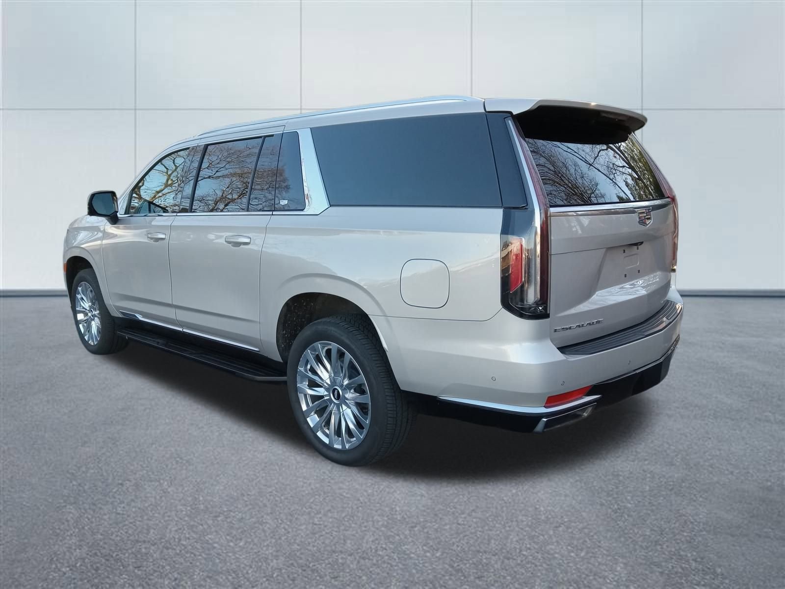 Used 2021 Cadillac Escalade ESV Premium Luxury image 3