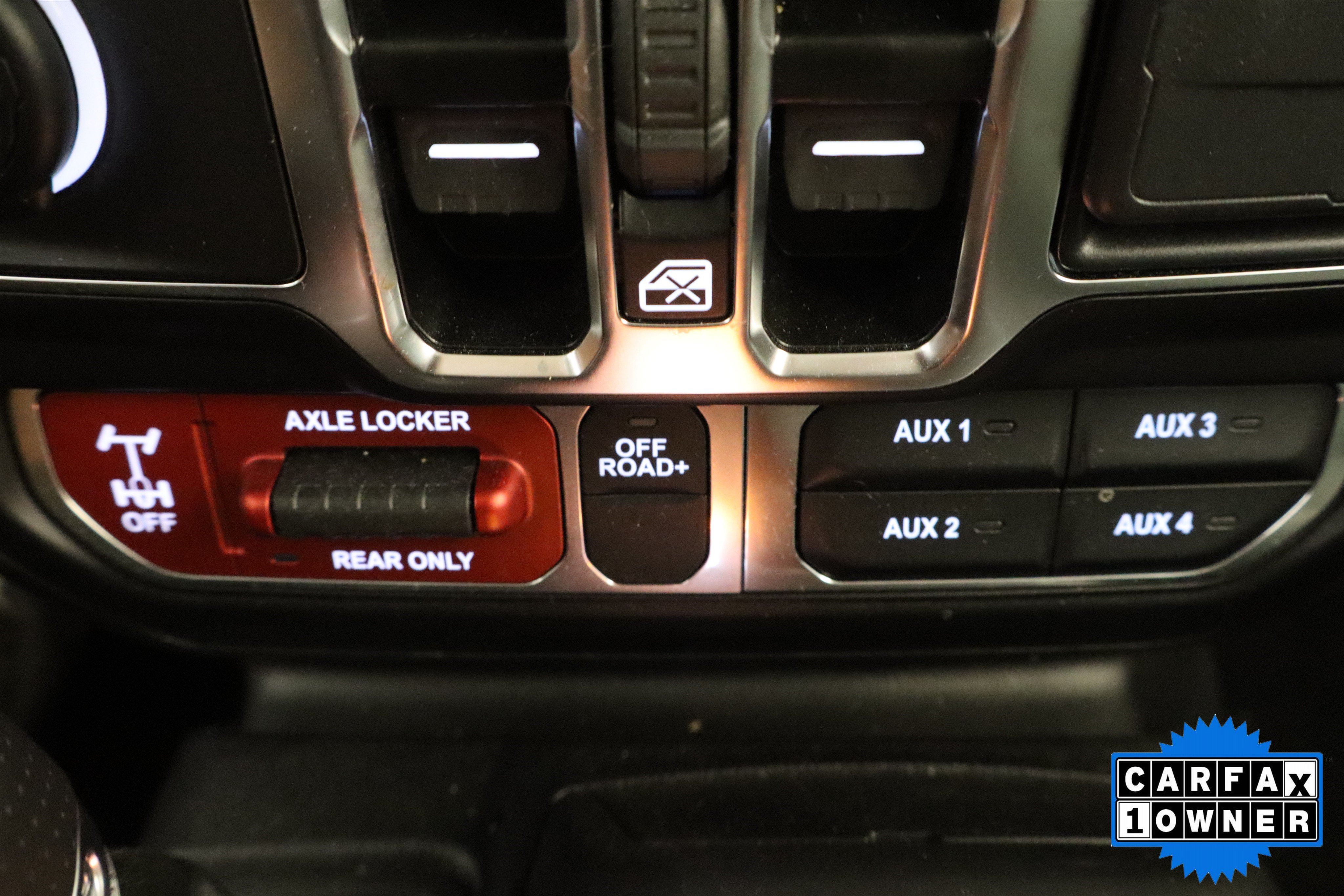 Used 2025 Jeep Gladiator Mojave w/ Safety Group AWD/4WD image 28
