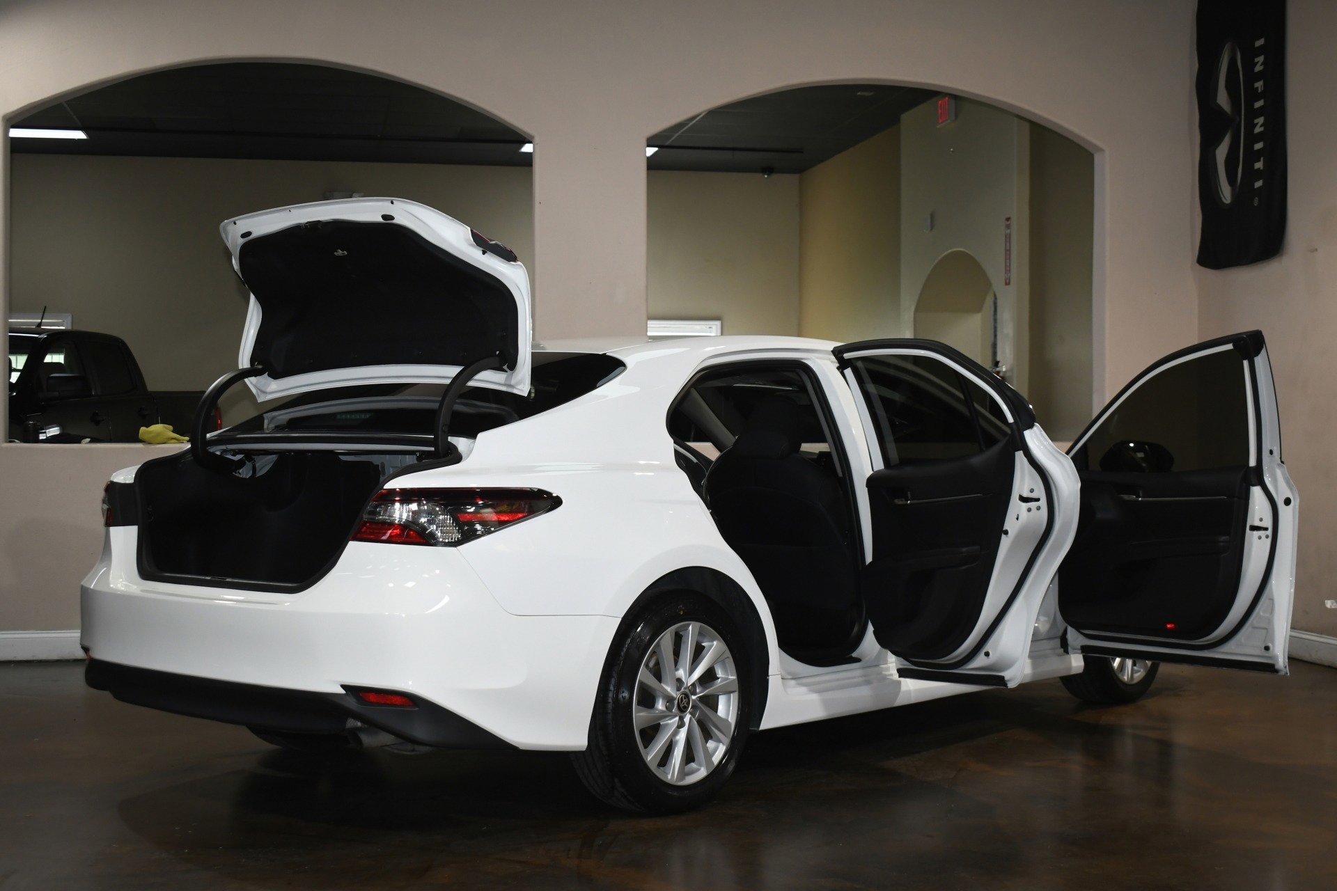 Used 2021 Toyota Camry LE image 91
