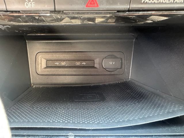 Used 2022 Volkswagen Atlas Cross Sport SEL R-Line AWD/4WD image 15