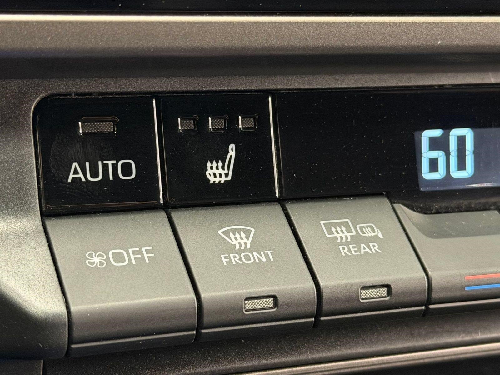 Used 2025 Toyota Camry XSE FWD image 16