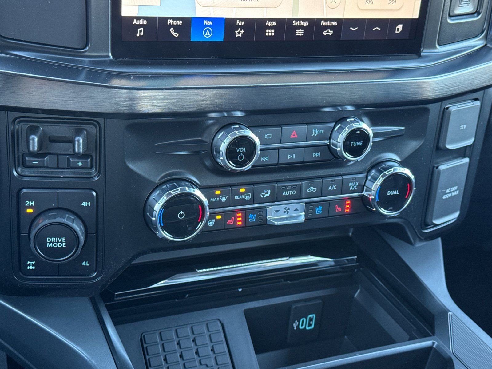 New 2026 Ford F350 Lariat w/ FX4 Off-Road Package image 23