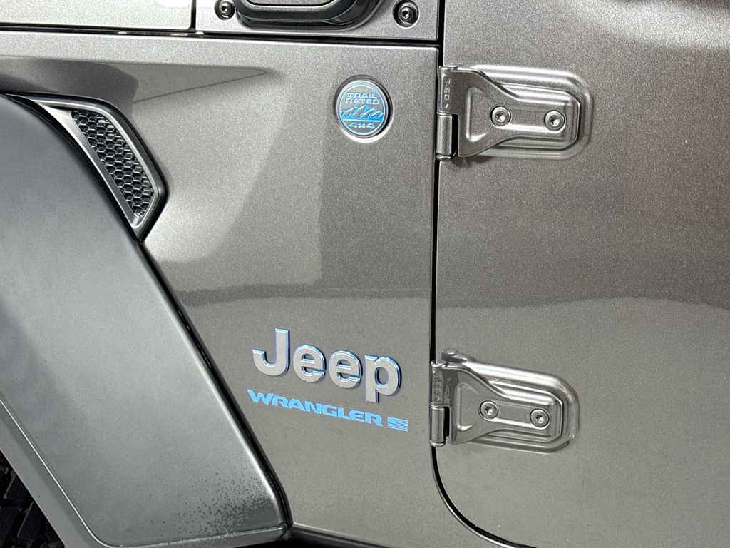 Used 2023 Jeep Wrangler Unlimited w/ Cold Weather Group AWD/4WD image 9