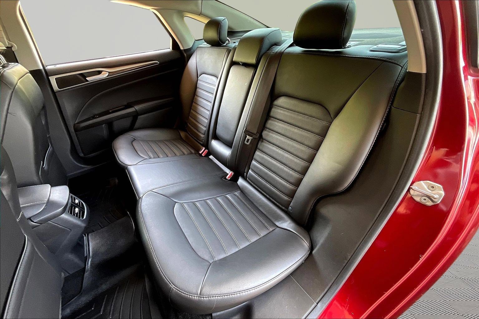 Used 2016 Ford Fusion SE w/ Equipment Group 202A FWD image 22