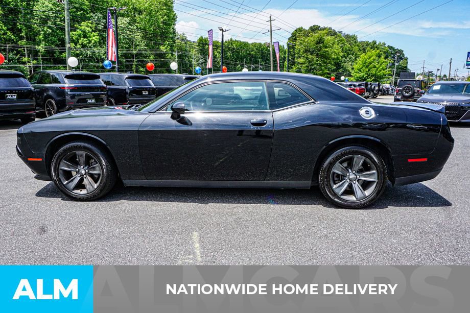 Used 2019 Dodge Challenger SXT RWD image 5