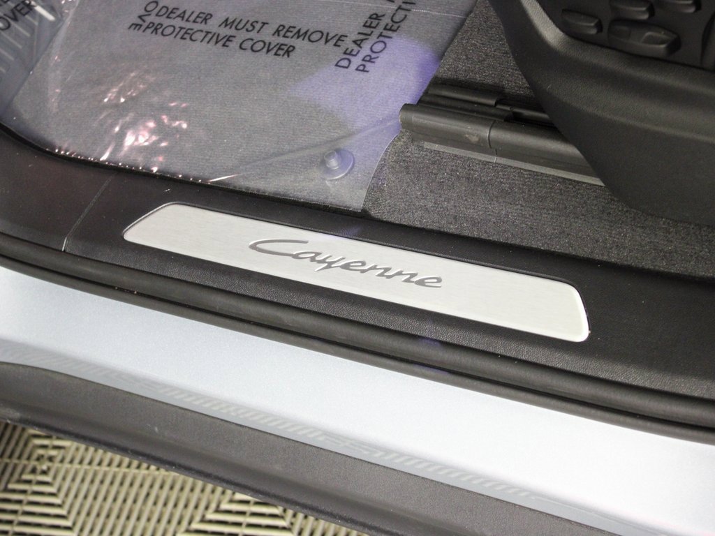 Certified 2025 Porsche Cayenne Coupe image 18