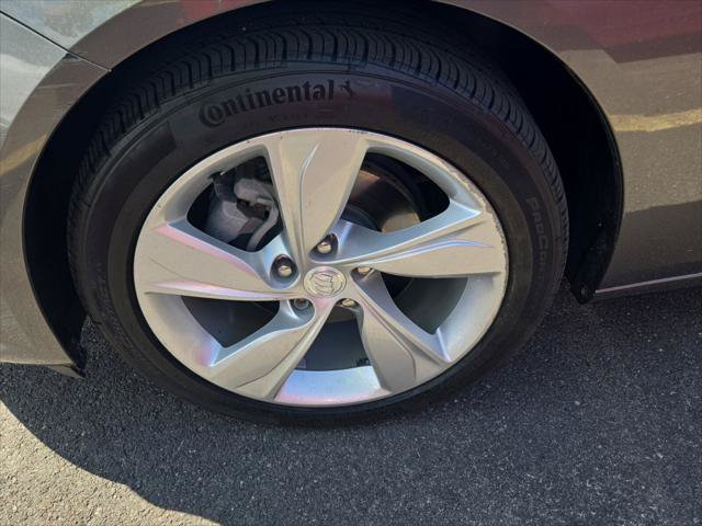 Used 2018 Buick Regal Preferred w/ Driver Confidence Package #1 FWD image 9