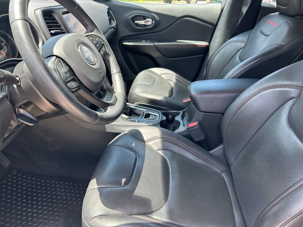Used 2019 Jeep Cherokee Trailhawk AWD/4WD image 11