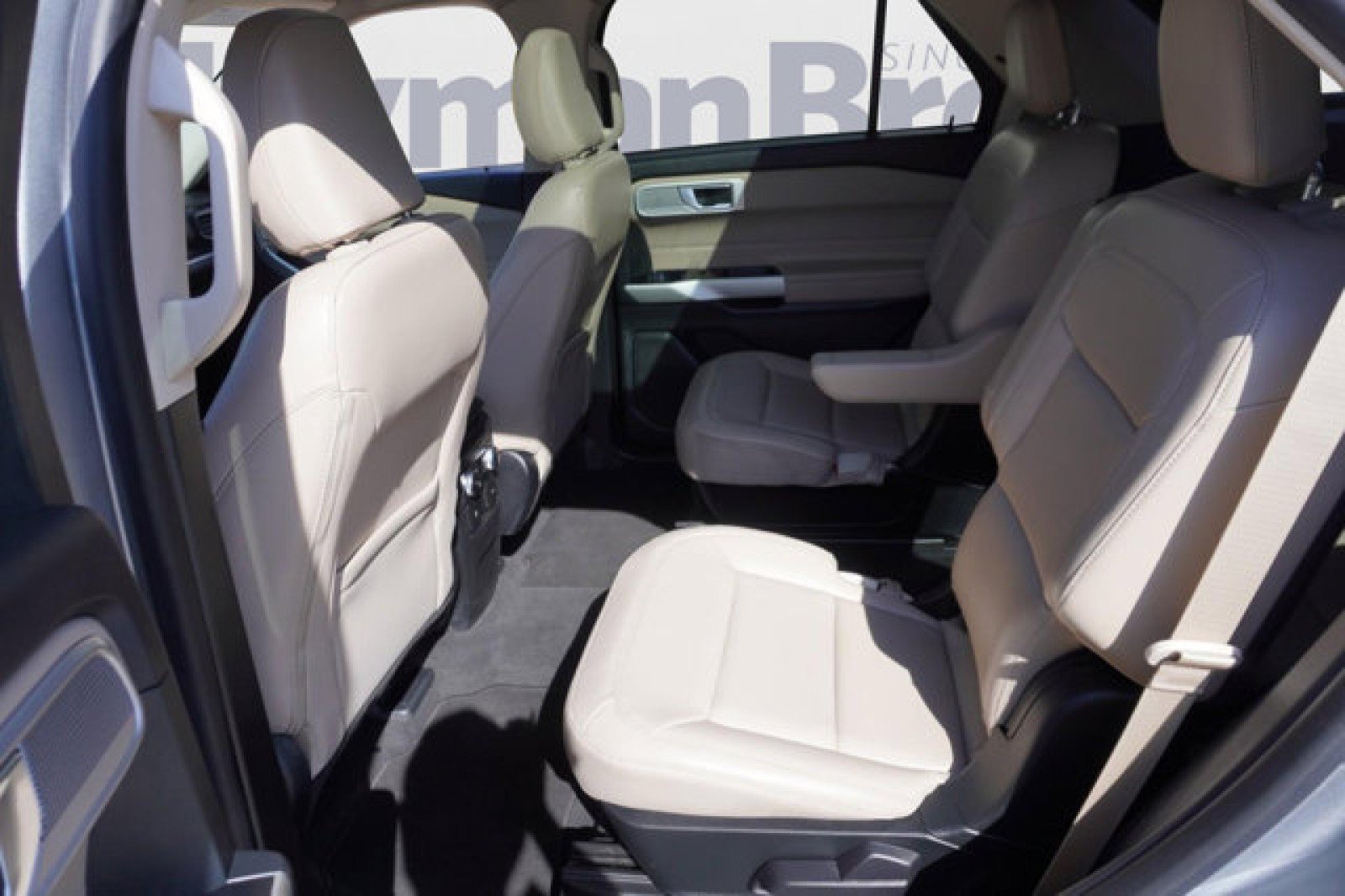 Used 2022 Ford Explorer XLT w/ Equipment Group 202A AWD/4WD image 19
