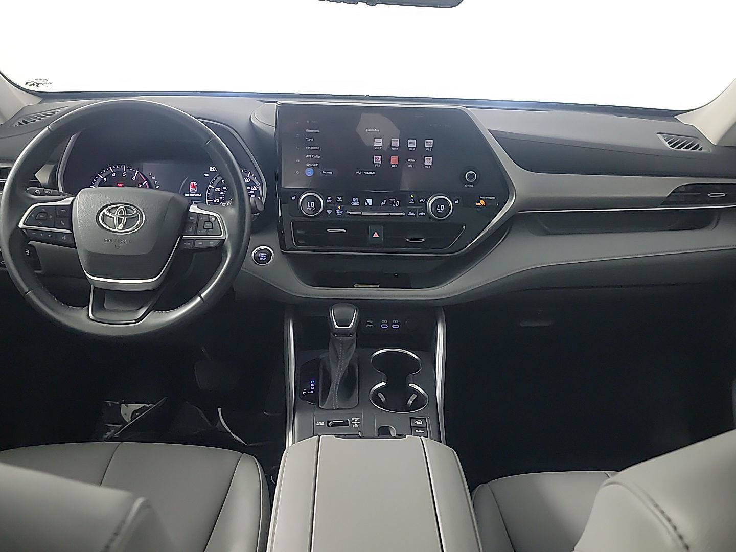 Used 2023 Toyota Highlander XLE AWD/4WD image 24