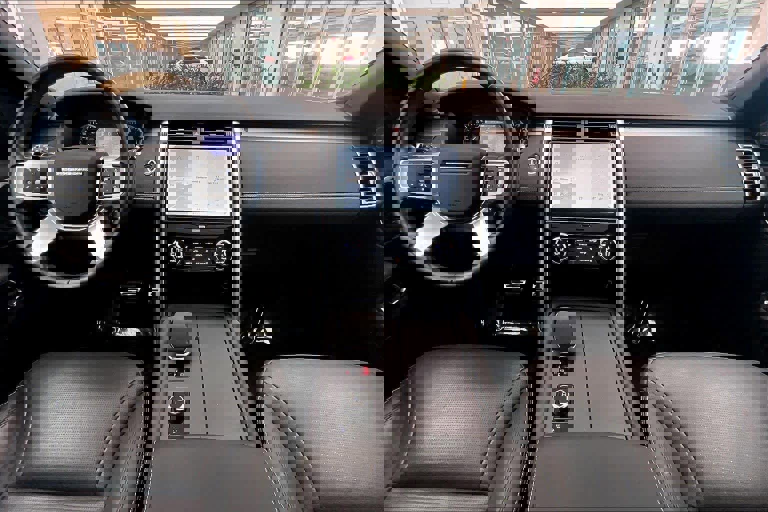 Used 2023 Land Rover Discovery S R-Dynamic image 16