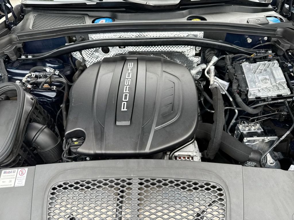 Used 2019 Porsche Macan AWD/4WD image 18