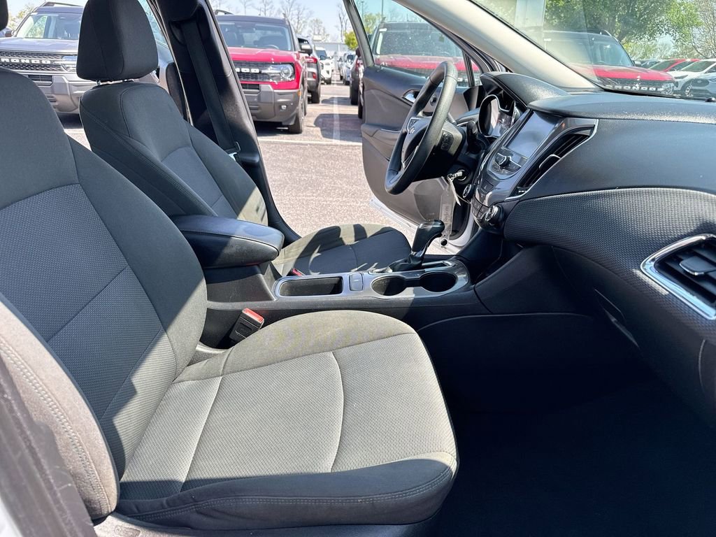 Used 2018 Chevrolet Cruze LT FWD image 21