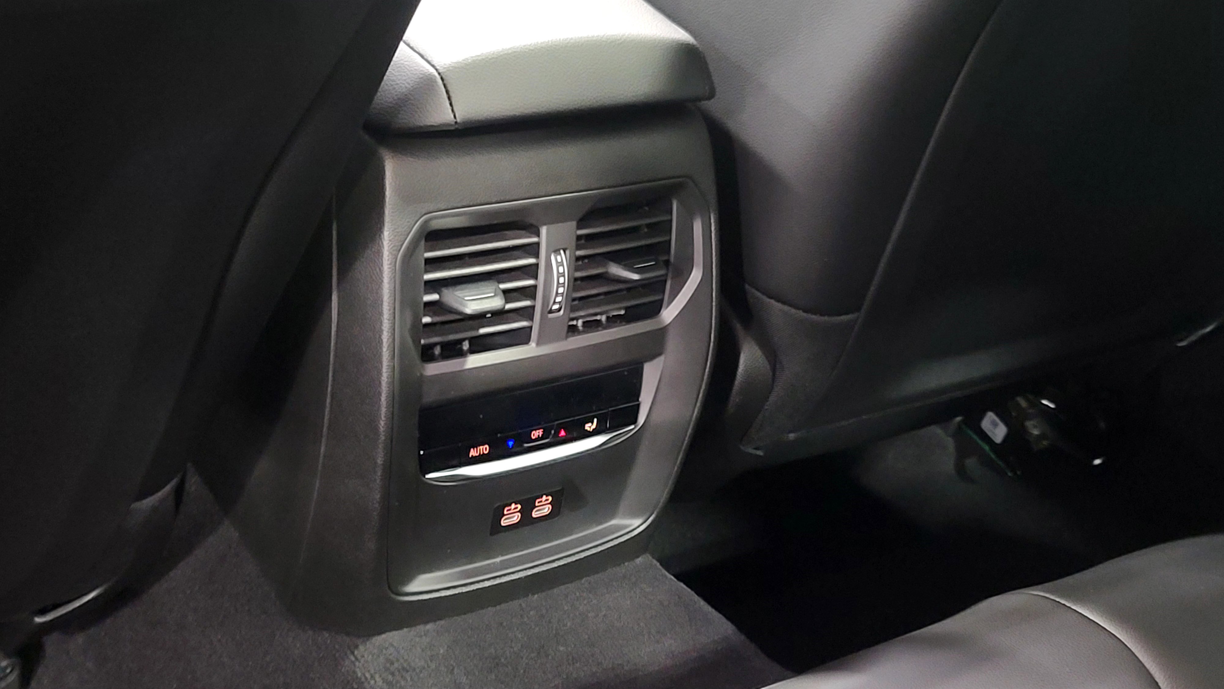 New 2026 BMW 330i Sedan w/ M Sport Package image 30