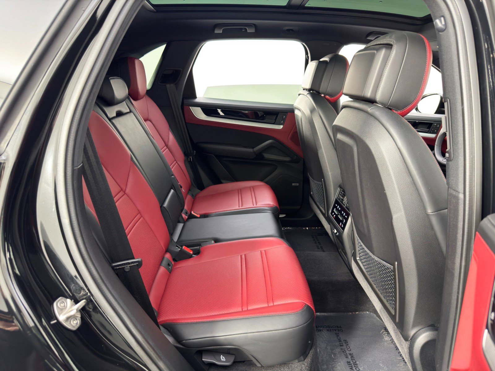 Used 2024 Porsche Cayenne image 43