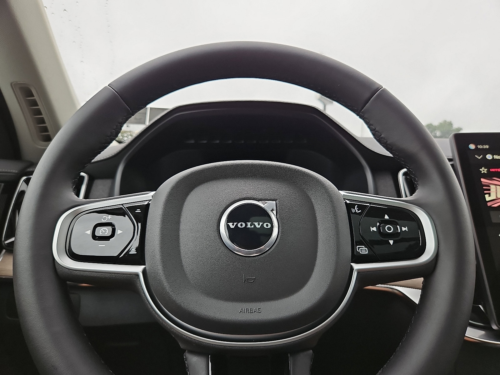 New 2026 Volvo XC90 B6 Plus w/ Protection Package Premier image 18