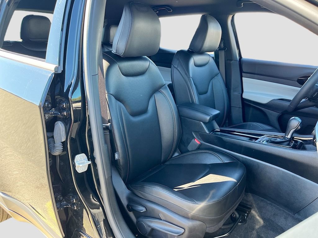 Certified 2025 Jeep Compass Limited image 24