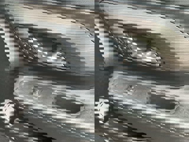 Used 2024 GMC Terrain SLT image 19