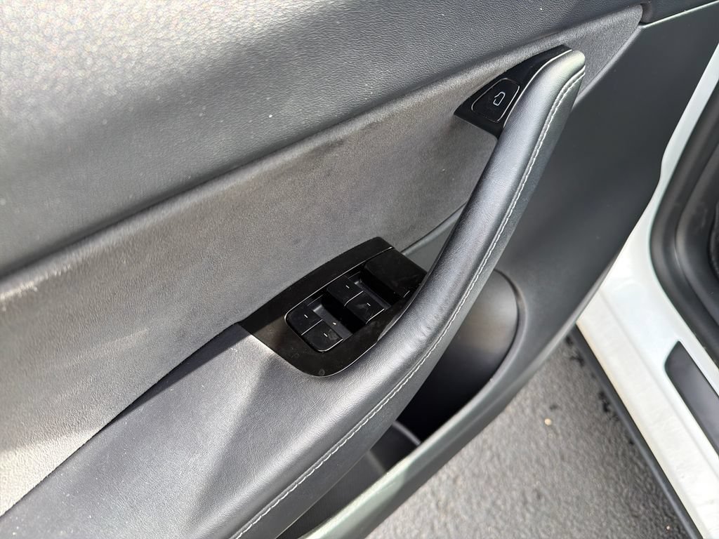 Used 2021 Tesla Model Y Performance AWD/4WD image 12